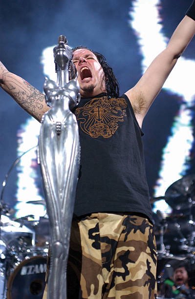 TheOzzFest's tweet image. July 20, 2003
@JDavisOfficial with @Korn at OzzFest ’03 in Chicago, Illinois