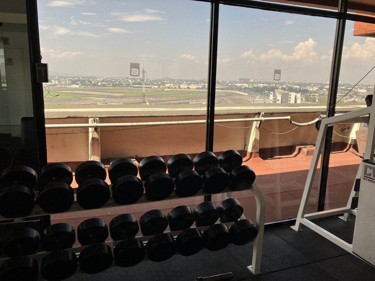 credealjunkie's tweet image. In another life, I think I would have enjoyed international business travel.
A buddy of mine does this, brutal schedule. But he gets paid very well for it.
With a wife and kids there isn’t enough money in the world.
Good for him, not for me.
CDMX