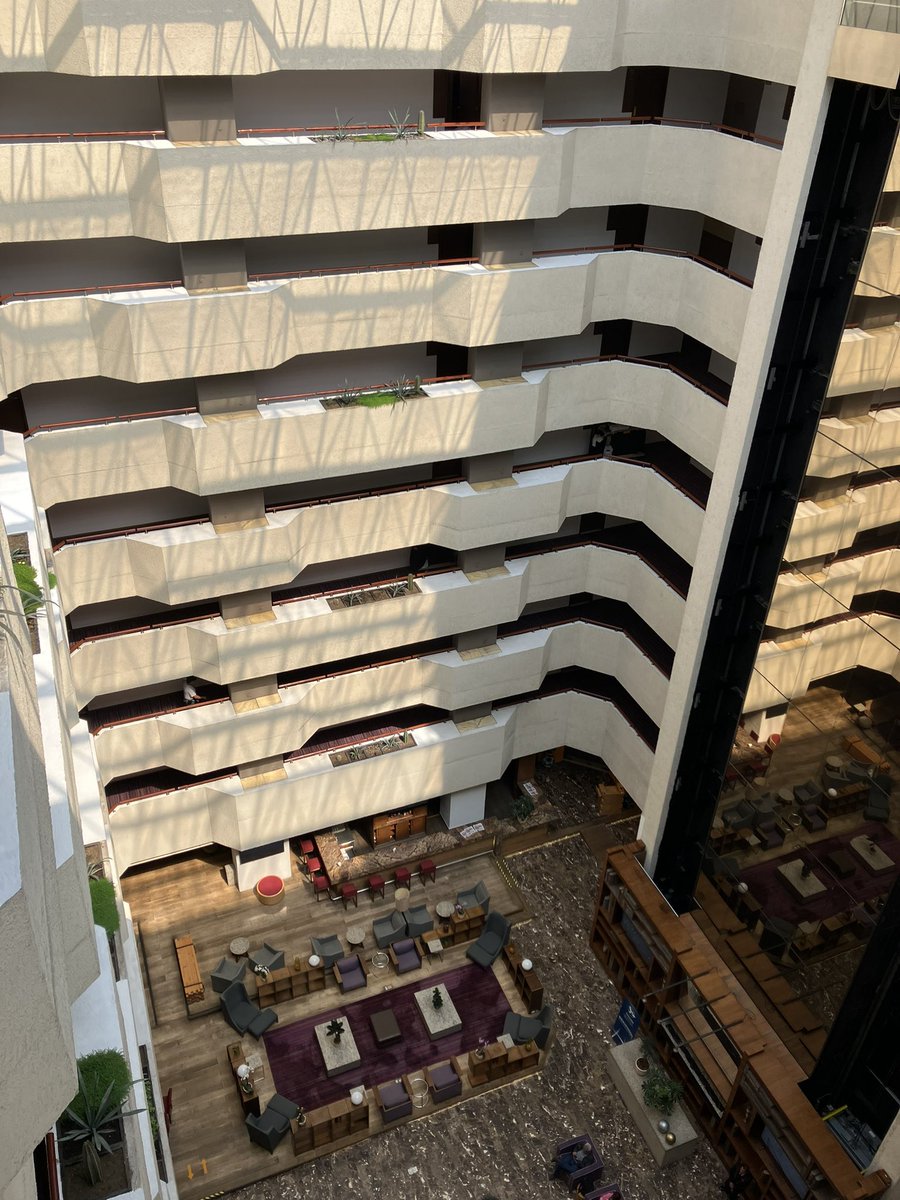 credealjunkie's tweet image. In another life, I think I would have enjoyed international business travel.
A buddy of mine does this, brutal schedule. But he gets paid very well for it.
With a wife and kids there isn’t enough money in the world.
Good for him, not for me.
CDMX