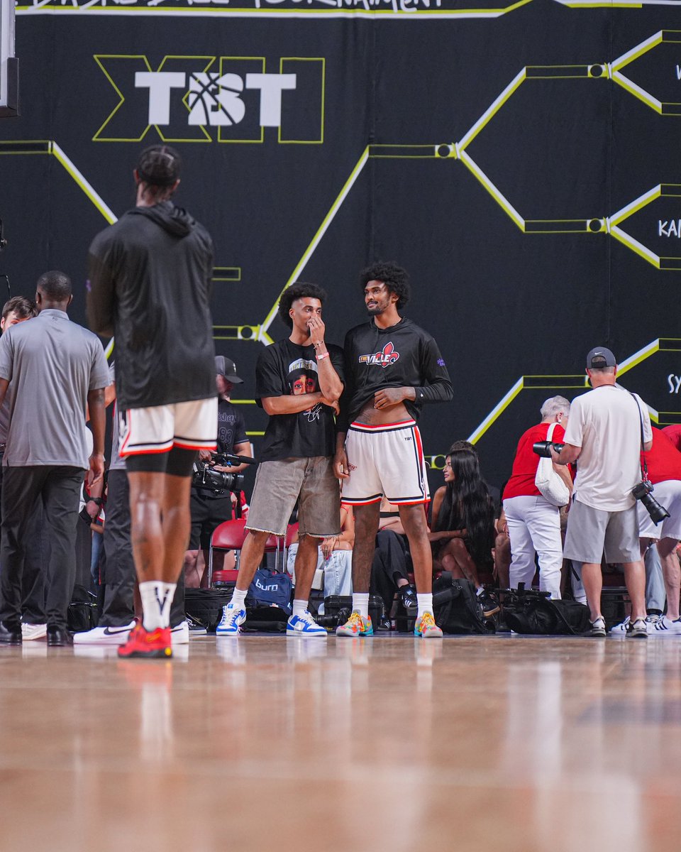 CapturedByJac0b's tweet image. TheVille TBT (@TBT_Louisville) pictures against Boston vs. Cancer📸🔥 Tag who you see 👇🏼 @thetournament