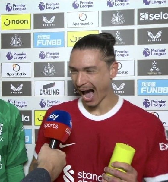 LiverpoolLatam's tweet image. El mismo dia que se confirma la llegada de un 9, Darwin hace hattrick en un partido de pretemporada y suma 4 goles en 2 partidos.
No trates de entenderlo. 😅