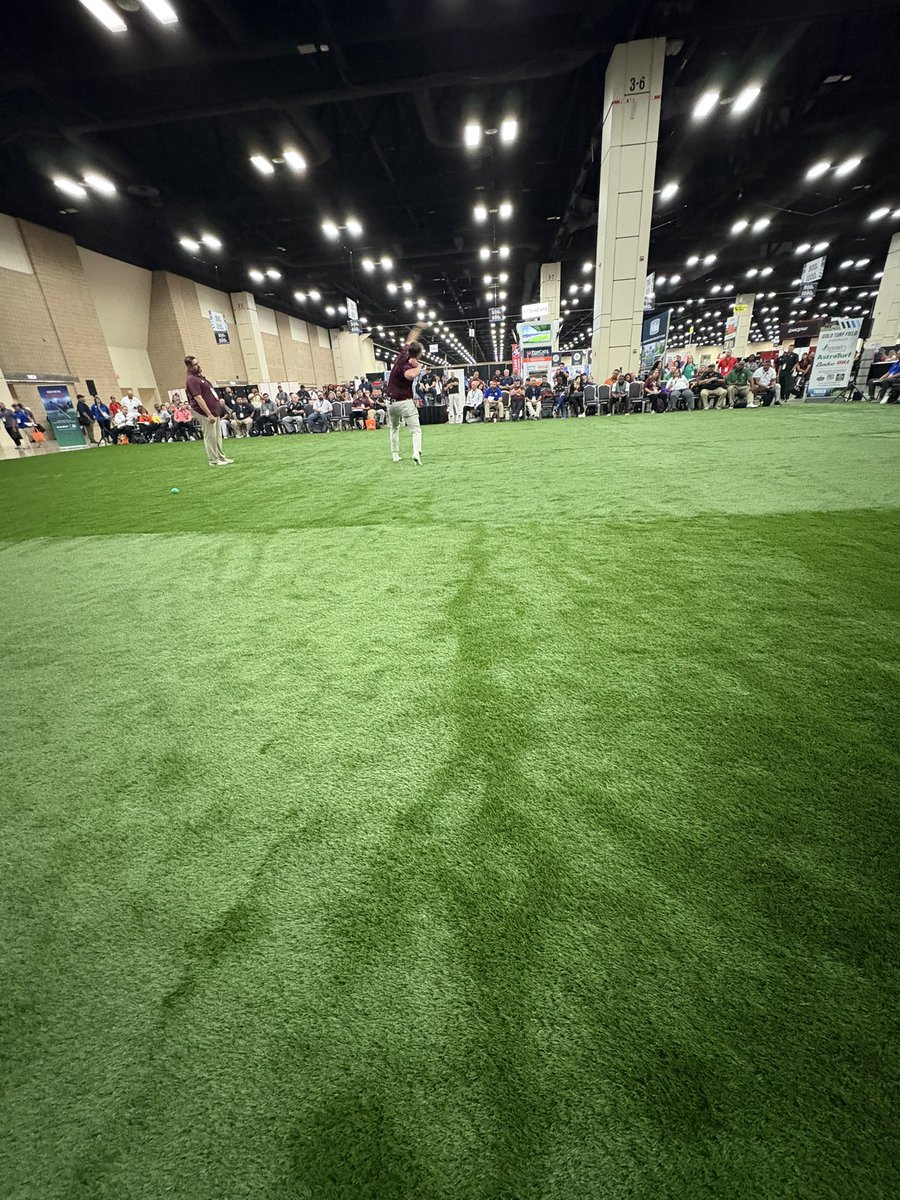 ASeguinTrack's tweet image. Our coaches are always trying to get better! @THSCAcoaches #THSCA
