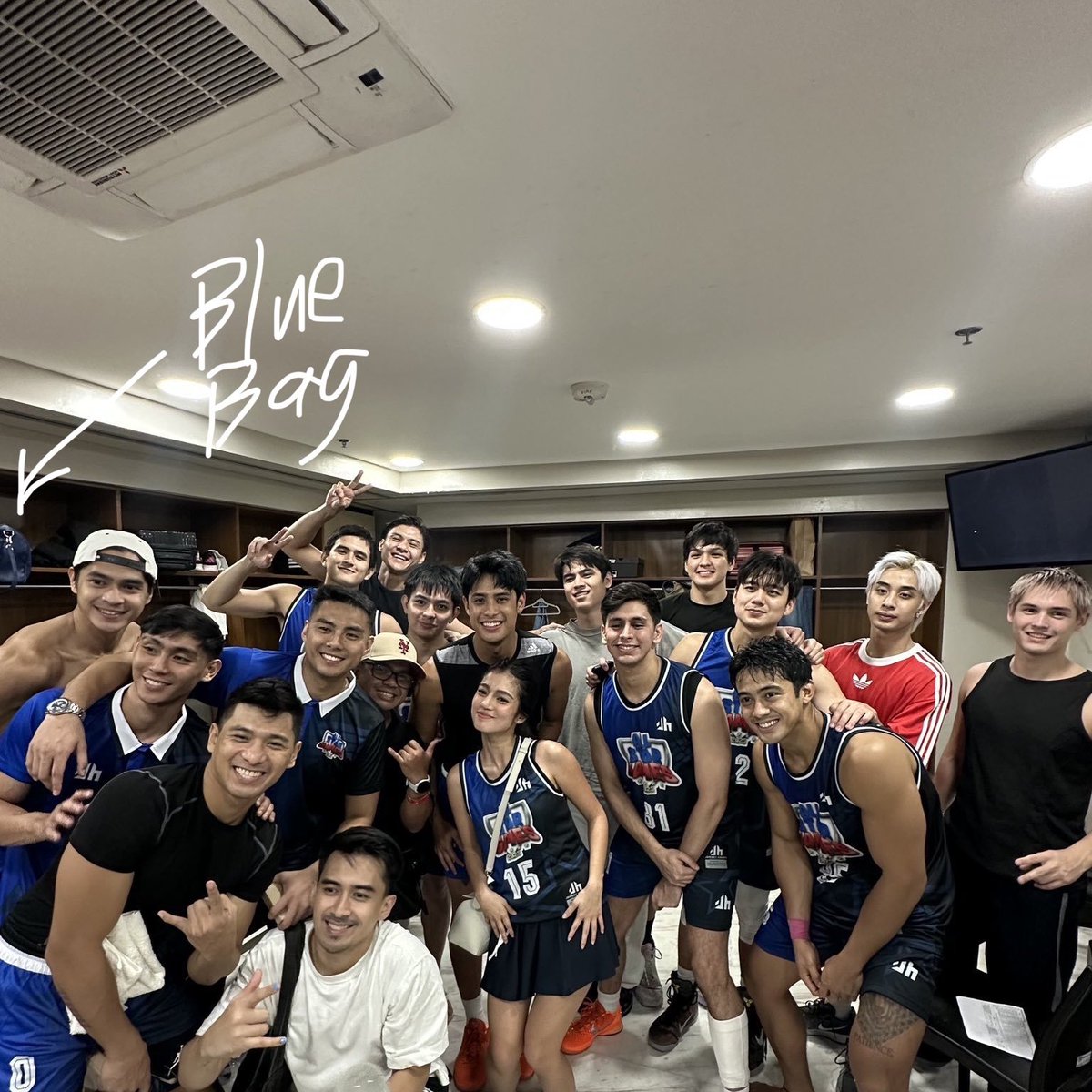 Yup, girlfriend things—may all access sa dugout before and after the game. 

DONNY TAKES OVER 

#CourtSideWithDonBelle 
#BELLEyondTheGame