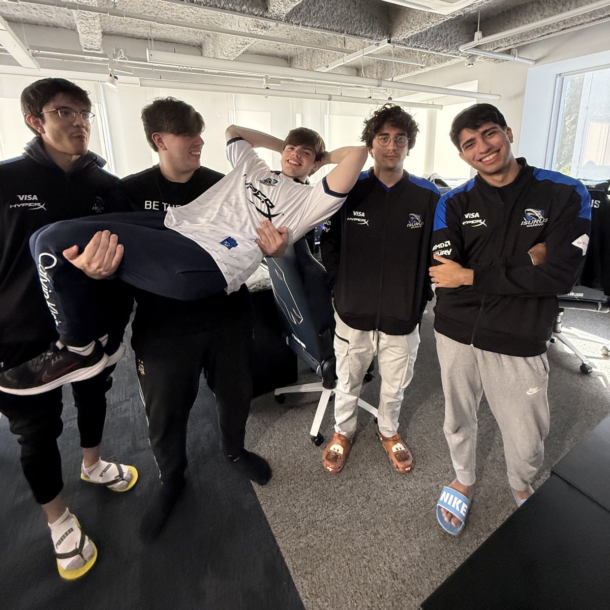 Lo admito: ME VOLVÍ A ILUSIONAR 🙌

Estan a tiempo de subirse a este barco, comenzamos #LTASul en 7 DÍAS.

#GoISG 🦈 #BeTheShark