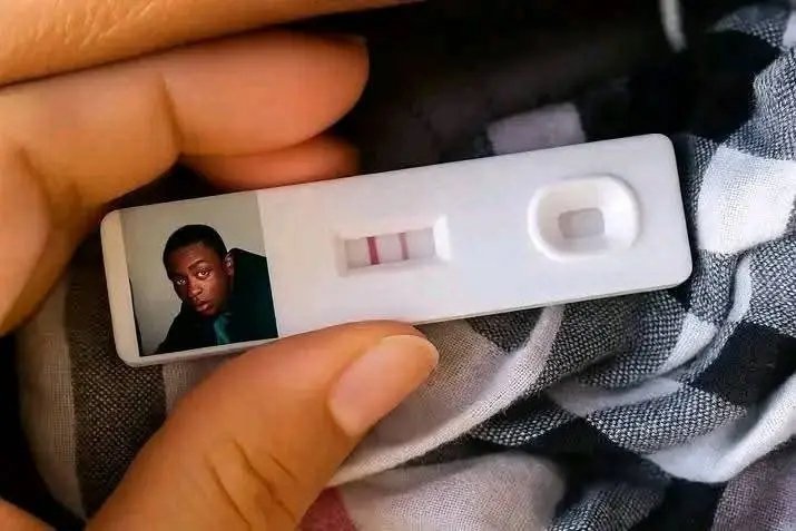 Themostpeacefu's tweet image. New pregnancy test kit shows the father of the child 😊🤣🤣🤣🤣