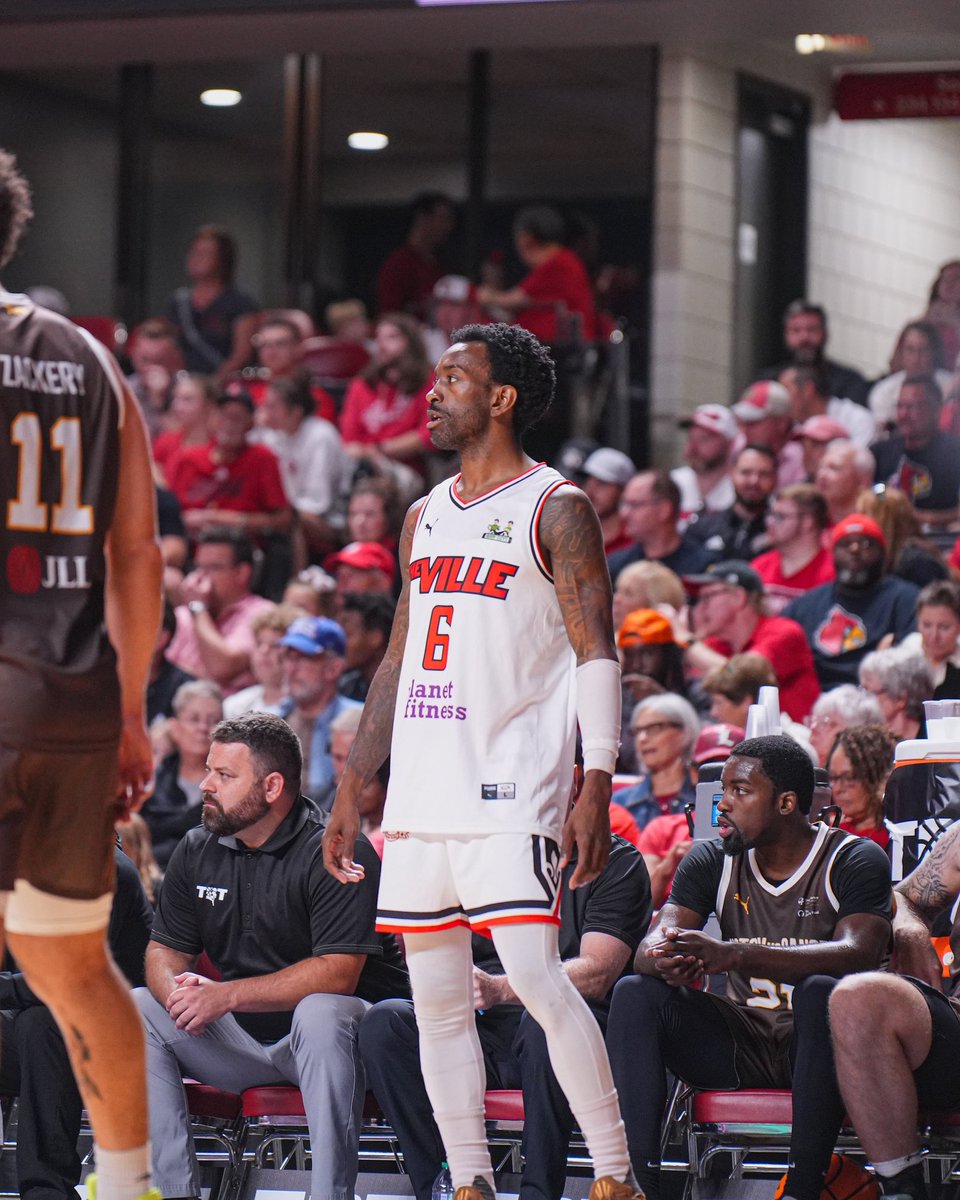 CapturedByJac0b's tweet image. TheVille TBT (@TBT_Louisville) pictures against Boston vs. Cancer📸🔥 Tag who you see 👇🏼 @thetournament