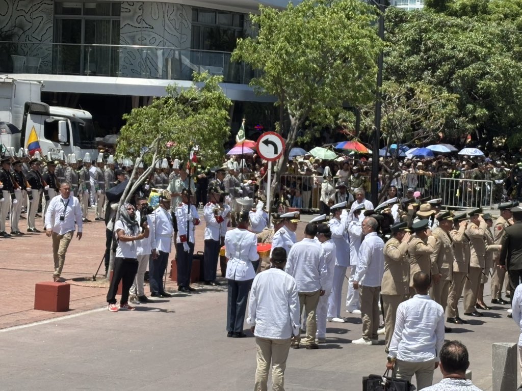 abrahamkatime's tweet image. “Los pueblos no gritan independencia por un florero, eso es una mala historia”: @petrogustavo
Recuerda el presidente que José Maria Carbonell organizó a los sectores populares y los condujo a la rebelión, y al grito de independencia.
#20DeJulio #SantaMarta