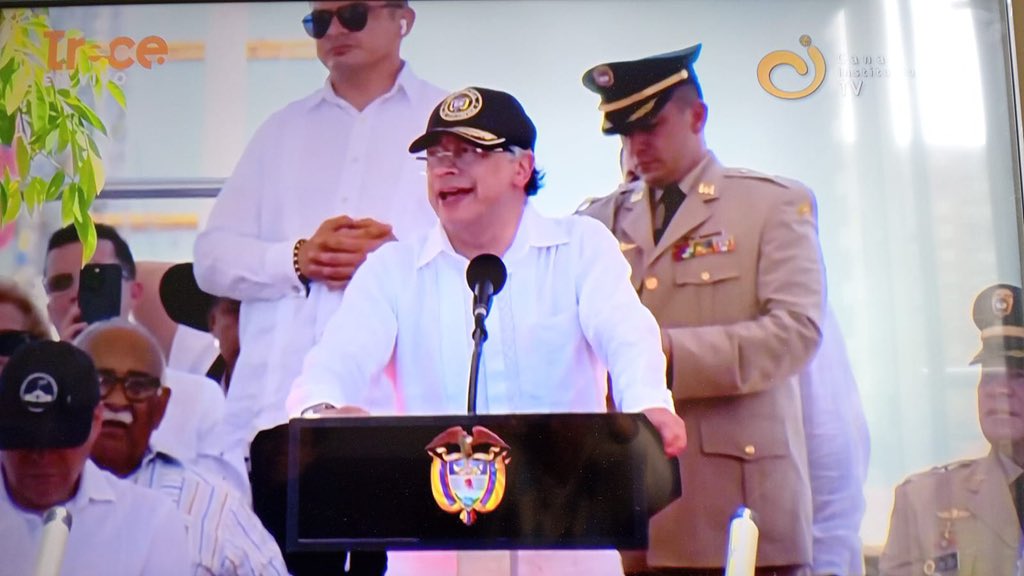 abrahamkatime's tweet image. “Los pueblos no gritan independencia por un florero, eso es una mala historia”: @petrogustavo
Recuerda el presidente que José Maria Carbonell organizó a los sectores populares y los condujo a la rebelión, y al grito de independencia.
#20DeJulio #SantaMarta