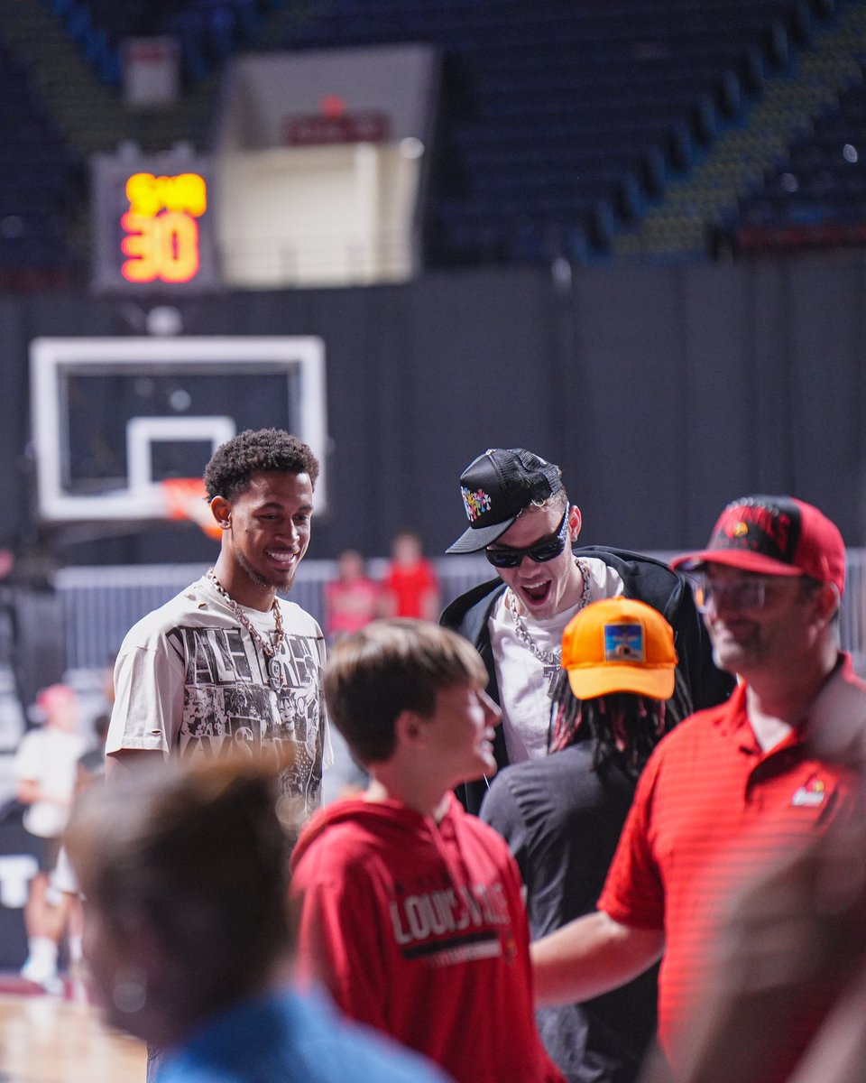 CapturedByJac0b's tweet image. TheVille TBT (@TBT_Louisville) pictures against Boston vs. Cancer📸🔥 Tag who you see 👇🏼 @thetournament