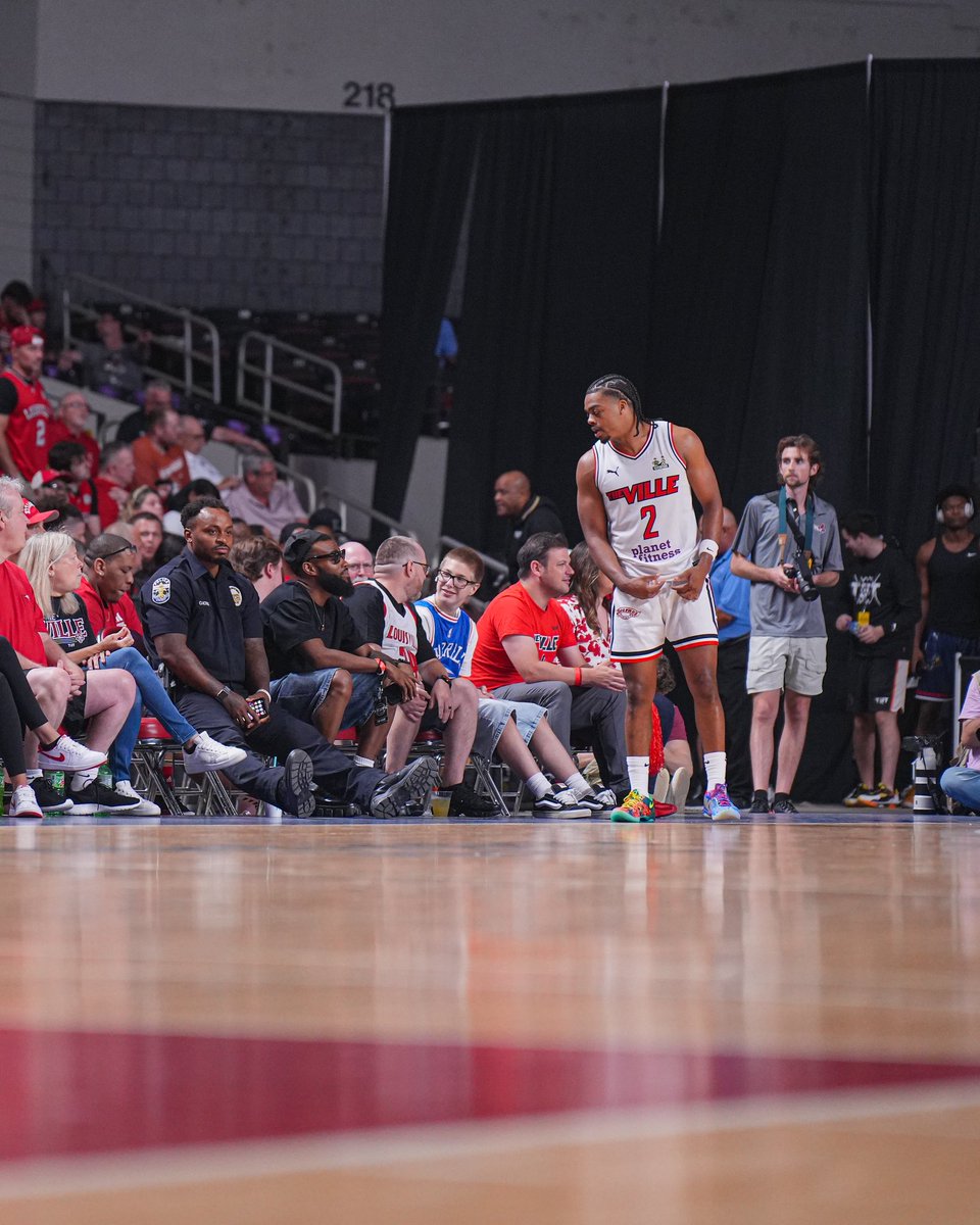 CapturedByJac0b's tweet image. TheVille TBT (@TBT_Louisville) pictures against Boston vs. Cancer📸🔥 Tag who you see 👇🏼 @thetournament