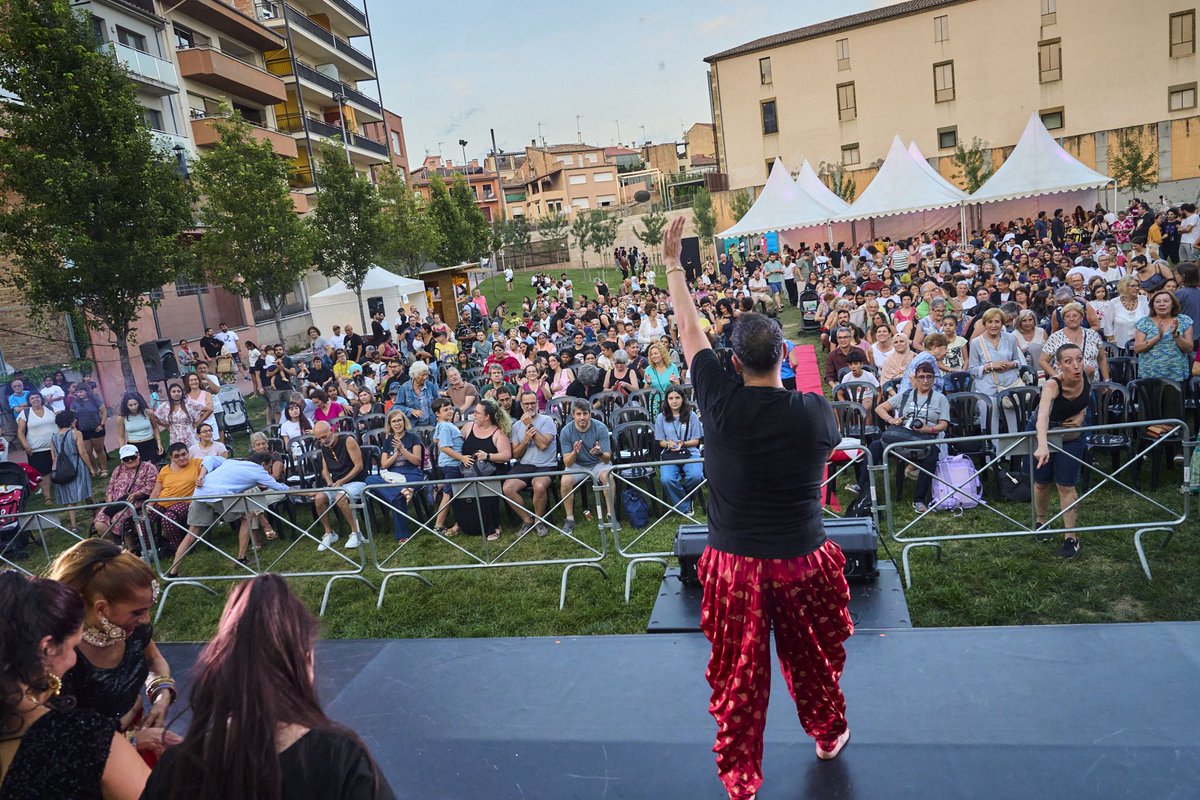 albertcastellsv's tweet image. Així hem viscut la cloenda del Festival Nits de Cinema Oriental a #Vic. 5 dies on la ciutat s'ha omplert de cultura, gastronomia, festa i dels millors films orientals. Us hi esperem l'any vinent! @CinemaOriental @BetPiella