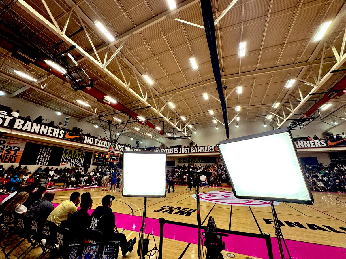John_Fanta's tweet image. We’ve got Team Takeover and Georgia Stars now in the 15U Peach Jam championship game! Watch: youtube.com/live/2eSr8HyMx…