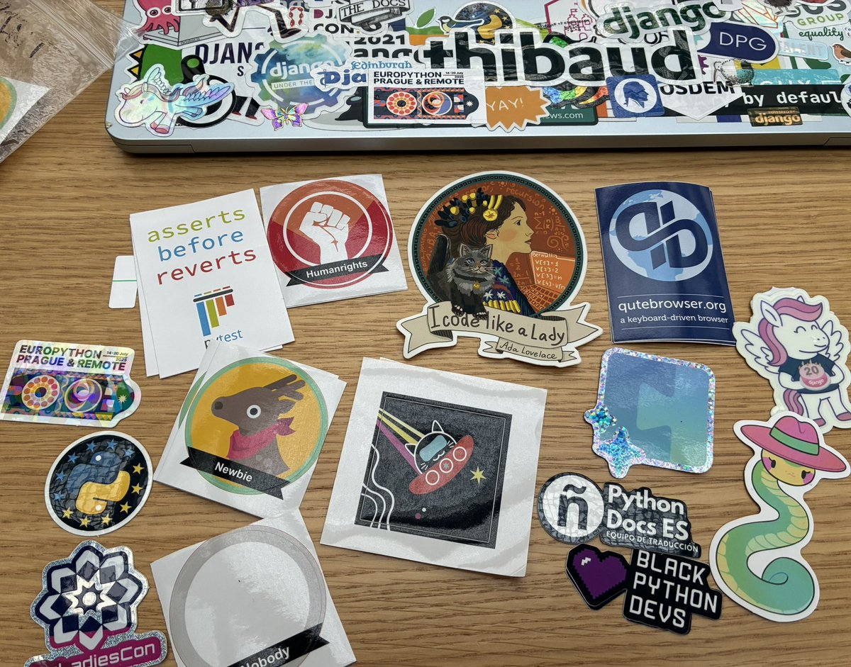 thibaud_colas's tweet image. Sticker haul from #EuroPython 🪩