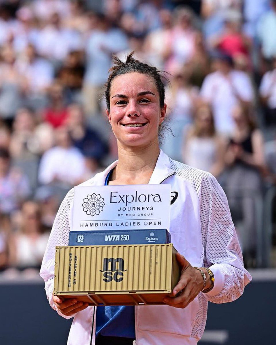 Imagine tu gagnes ton 1er titre, t’es contente et on te donne un putain de conteneur