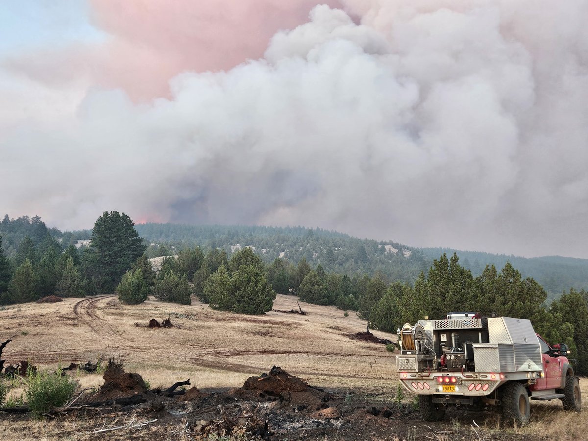 OSFM's tweet image. We've got the latest update on the #CramFire posted to our incident information blog.
After nearly a week of around-the-clock efforts, firefighters have reached 49% containment on the 95,748 acre fire.
LINK: osfminfo.org/cram-fire-near…