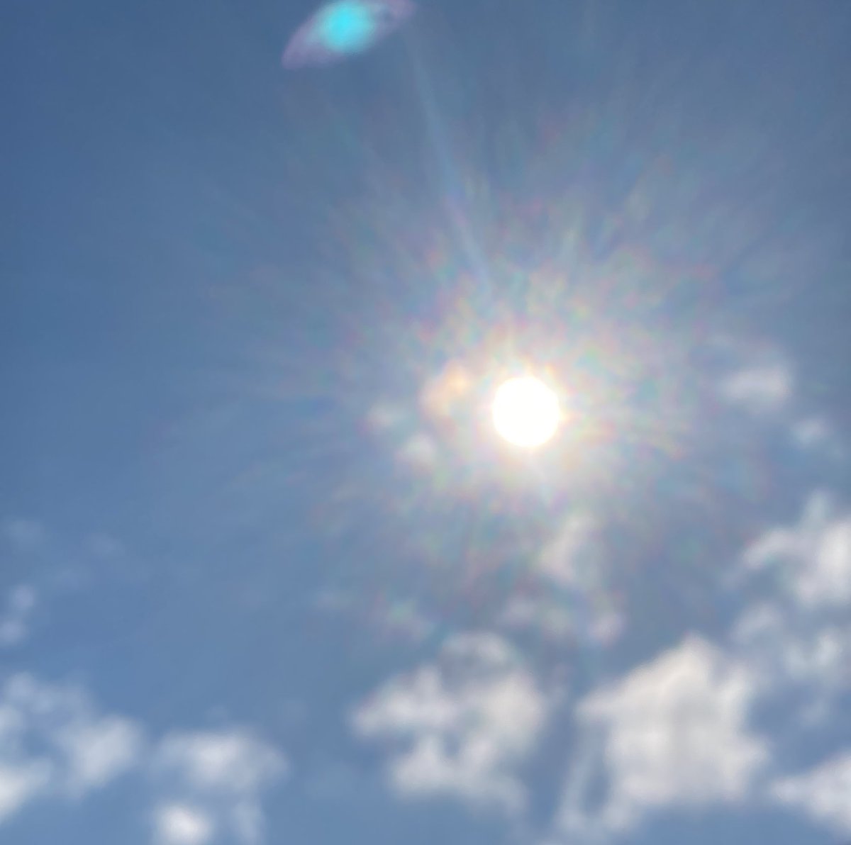 We had a weather warning in the Valleys for today. A yellow weather warning for torrential rain, thunder and lightning. 
Dry as a Starmer sucked bone..
