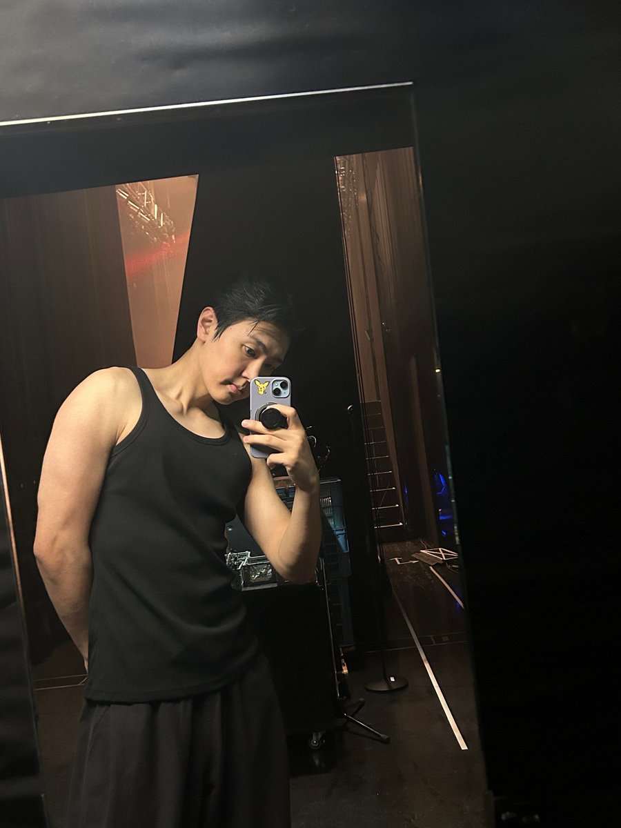 ta6yang's tweet photo. SF9 SHOULD BE PROHIBITED FROM THE GYM https://t.co/34Bs0Do81X