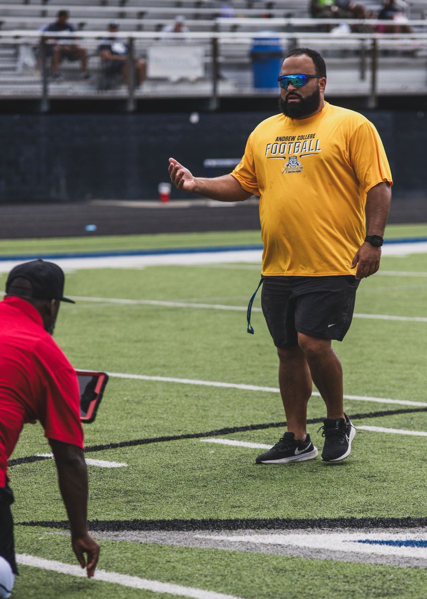 <a href="/Dr_NickGarrett/">Dr. Nick Garrett</a> HC at <a href="/TigersAndrew/">Andrew College Fighting Tigers Football</a> College Football Coaching QBs at yesterday's Combine.