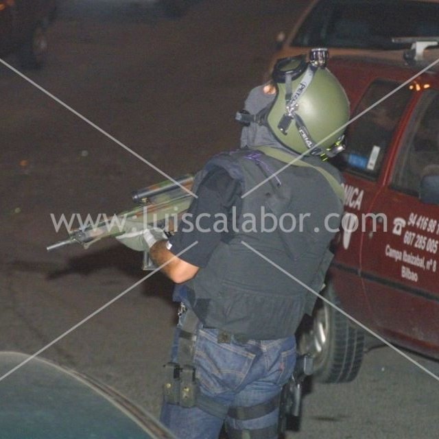tacticalporn's tweet image. 🇪🇸BBT, Ertzaintza #BBT

Estos agentes portan fusiles extremadamente especiales, pertenecientes a la exótica serie "GR" de 🇩🇪HK. Una familia muy particular de fusiles y ametralladoras ligeras fabricadas por Heckler &amp;amp; Koch.

En las fotos se ven dos HK GR3KC, un modelo basado en el