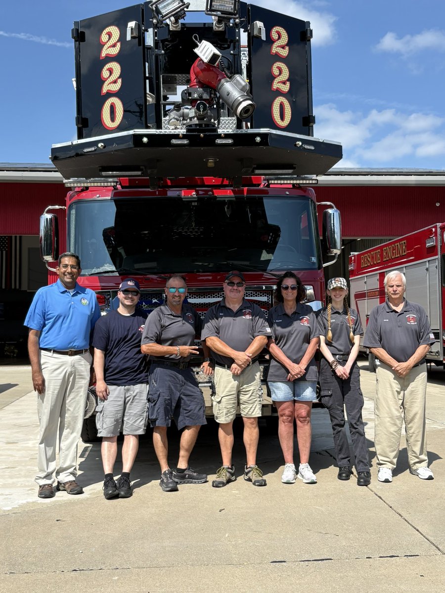 RepVenkat's tweet image. .@RepDeluzio’s and my staff, my volunteers, and I had a wonderful time at Ohio Twp. Community Day & Parade! Thanks to the Ohio Twp. first responders, municipal leaders & staff, fire depts. from across our community, volunteers, vendors, and my neighbors for a great event.