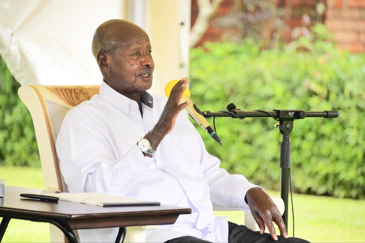 GCICUganda's tweet image. 𝐏𝐑𝐄𝐒𝐈𝐃𝐄𝐍𝐓 𝐌𝐔𝐒𝐄𝐕𝐄𝐍𝐈 𝐄𝐍𝐆𝐀𝐆𝐄𝐒 𝐊𝐀𝐌𝐏𝐀𝐋𝐀 𝐉𝐎𝐔𝐑𝐍𝐀𝐋𝐈𝐒𝐓𝐒 𝐎𝐍 𝐏𝐃𝐌 𝐈𝐌𝐏𝐋𝐄𝐌𝐄𝐍𝐓𝐀𝐓𝐈𝐎𝐍
Today, H.E. @KagutaMuseveni met with journalists from Kampala City in a dialogue focused on the PDM, other ongoing national development programmes,…