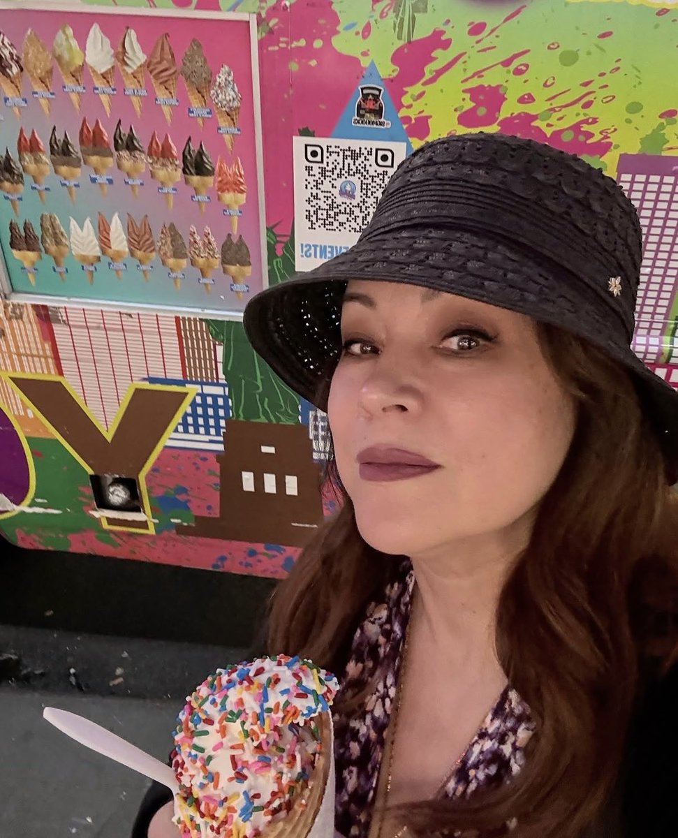 JenTillysBitch's tweet image. Happy National Ice Cream Day! @JenniferTilly ๐ฆ๐จ