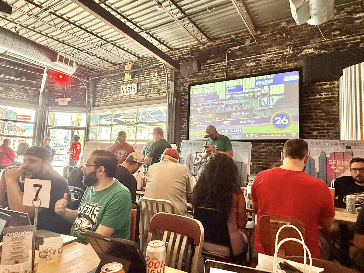 WillieBobSteve's tweet image. Fantasy Football Season has officially kicked off with #SFB15 @GarageFishtown in Philly!
I can’t wait for someone to draft Njoku on the second round and ruin it for everyone!
Big shout to @ScottFish24 for creating an opportunity for an amazing community to be able to give back