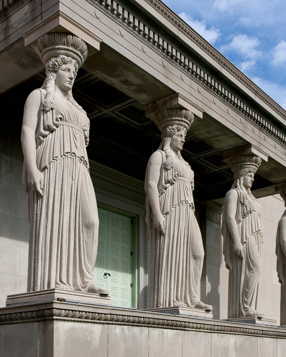 msichicago's tweet image. ποΈ Our caryatids are carrying more than just our building β they're shouldering history!
The Museum's exterior is lined with 24 caryatids, a nod to the architecture of ancient Greece. The handmade sculptures weigh six tons each!