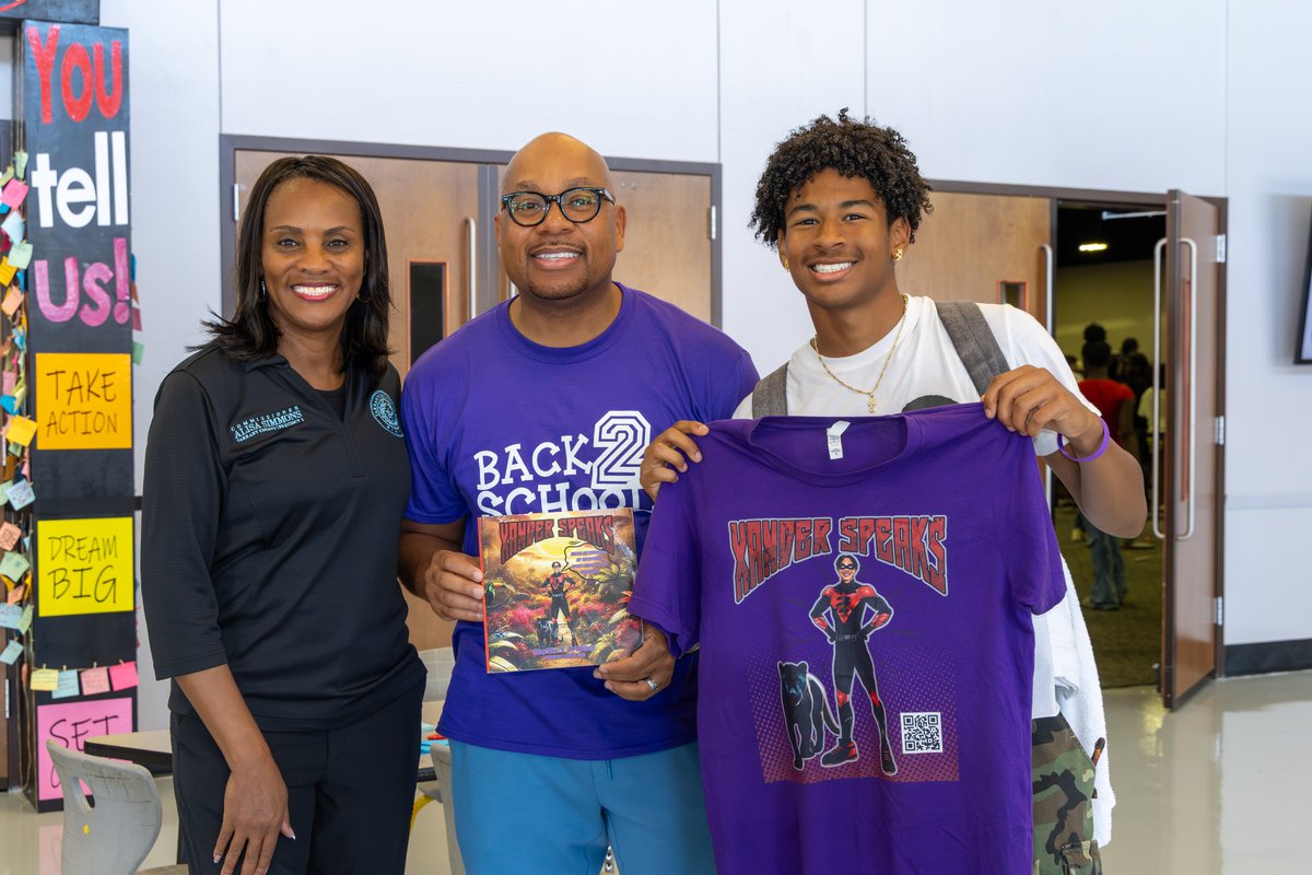 CommALSimmons's tweet image. The Potters House of Fort Worth’s (@TPHFW) Back 2 School Fest was everything our community needed: joyful, helpful, and full of purpose.
I stopped by to catch the energy, thank the partners, and see families gearing up for a strong school year. From free haircuts to backpacks,…