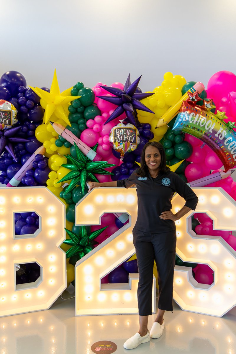 CommALSimmons's tweet image. The Potters House of Fort Worth’s (@TPHFW) Back 2 School Fest was everything our community needed: joyful, helpful, and full of purpose.
I stopped by to catch the energy, thank the partners, and see families gearing up for a strong school year. From free haircuts to backpacks,…