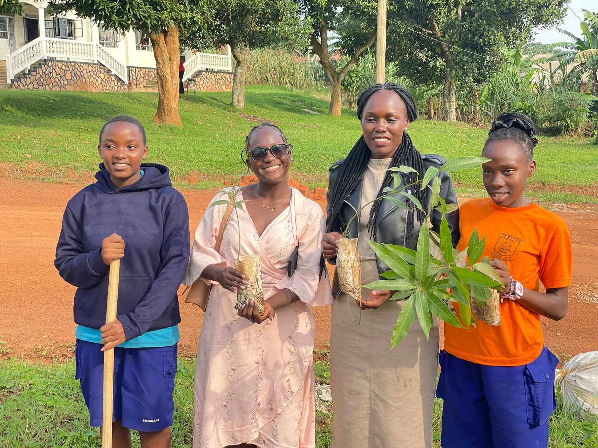 ViktoriaBuky's tweet photo. In a united effort to combat climate change, students and youth leaders led a tree planting drive, promoting environmental conservation and sustainability in their community. A clear sign that the future.
#GreenUganda #YouthForClimate #TreePlantingDrive #sustainablefuturenow https://t.co/eoLYbME5IL