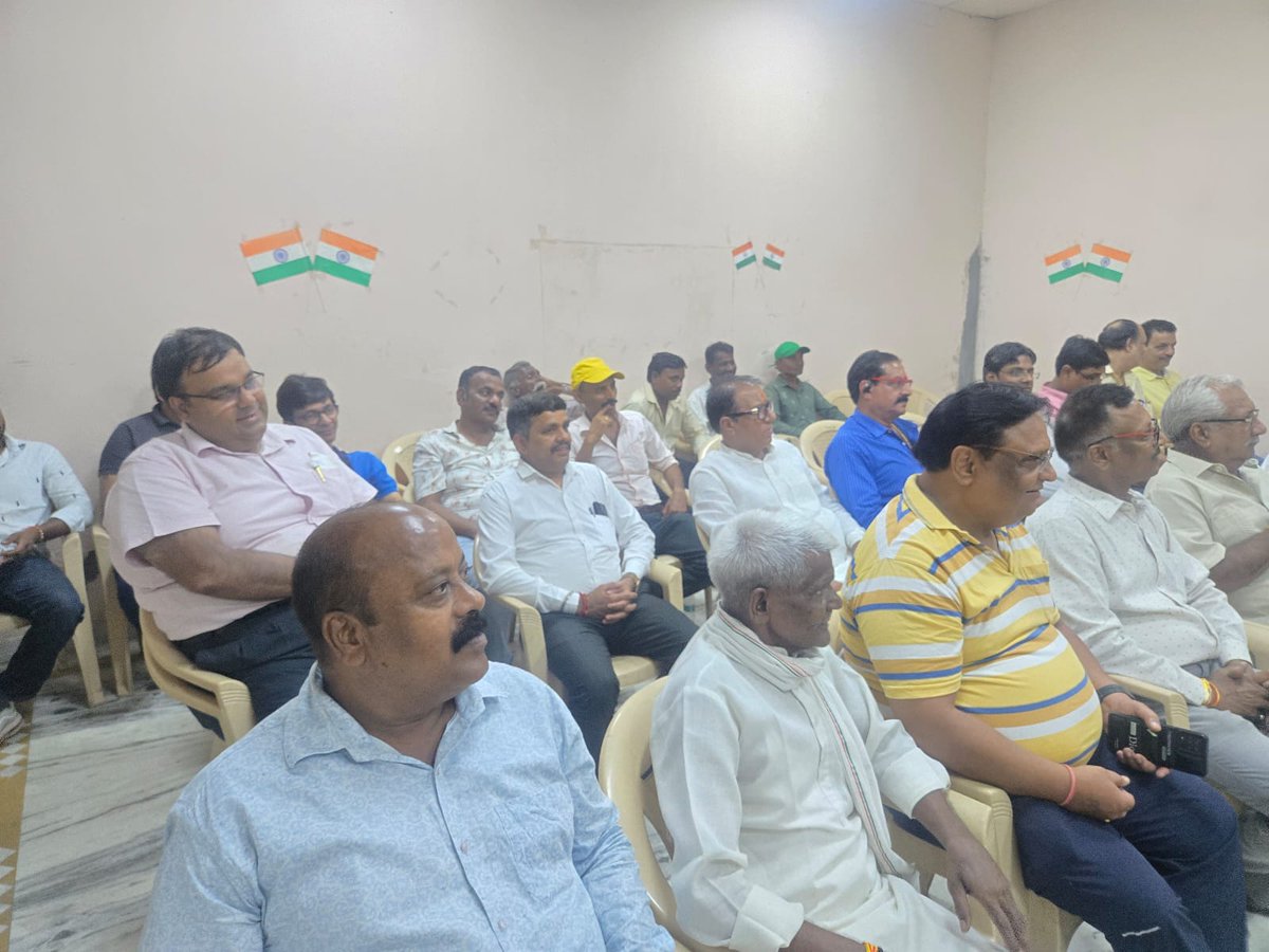 Delhi Congress (@incdelhi) on Twitter photo ЁЯУНрдЪрд╛рдВрджрдиреА рдЪреМрдХ, рджрд┐рд▓реНрд▓реА
рдЖрдЬ рдЖрдЧрд╛рдореА рдПрдорд╕реАрдбреА рдЙрдкрдЪреБрдирд╛рд╡ рдХреЛ рд▓реЗрдХрд░ рджрд┐рд▓реНрд▓реА рдХрд╛рдВрдЧреНрд░реЗрд╕ рдХреА рдмреИрдардХ рдЖрдпреЛрдЬрд┐рдд рд╣реБрдИред
рдмреИрдардХ рдореЗрдВ рд╡рд┐рднрд┐рдиреНрди рд░рдгрдиреАрддрд┐рдХ рдФрд░ рд╕рдВрдЧрдардирд╛рддреНрдордХ рд╡рд┐рд╖рдпреЛрдВ рдкрд░ рдЪрд░реНрдЪрд╛ рд╣реБрдИред
рдЗрд╕ рджреМрд░рд╛рди рдЪрд╛рдВрджрдиреА рдЪреМрдХ рд╡рд┐рдзрд╛рдирд╕рднрд╛ рд╕реЗ рдкреВрд░реНрд╡ рд╡рд┐рдзрд╛рдирд╕рднрд╛ рдкреНрд░рддреНрдпрд╛рд╢реА <a href="/mudit_aggarwal/">MUDIT AGARWAL</a>
рдЬреА, рдкреВрд░реНрд╡ рдордВрддреНрд░реА <a href="/DrNath007/">Narender Nath Ex. MLA</a> рдЬреА, рдЬрддрд┐рди рд╢рд░реНрдорд╛ рдЬреА, ЁЯУНрдЪрд╛рдВрджрдиреА рдЪреМрдХ, рджрд┐рд▓реНрд▓реА
рдЖрдЬ рдЖрдЧрд╛рдореА рдПрдорд╕реАрдбреА рдЙрдкрдЪреБрдирд╛рд╡ рдХреЛ рд▓реЗрдХрд░ рджрд┐рд▓реНрд▓реА рдХрд╛рдВрдЧреНрд░реЗрд╕ рдХреА рдмреИрдардХ рдЖрдпреЛрдЬрд┐рдд рд╣реБрдИред
рдмреИрдардХ рдореЗрдВ рд╡рд┐рднрд┐рдиреНрди рд░рдгрдиреАрддрд┐рдХ рдФрд░ рд╕рдВрдЧрдардирд╛рддреНрдордХ рд╡рд┐рд╖рдпреЛрдВ рдкрд░ рдЪрд░реНрдЪрд╛ рд╣реБрдИред
рдЗрд╕ рджреМрд░рд╛рди рдЪрд╛рдВрджрдиреА рдЪреМрдХ рд╡рд┐рдзрд╛рдирд╕рднрд╛ рд╕реЗ рдкреВрд░реНрд╡ рд╡рд┐рдзрд╛рдирд╕рднрд╛ рдкреНрд░рддреНрдпрд╛рд╢реА <a href="/mudit_aggarwal/">MUDIT AGARWAL</a>
рдЬреА, рдкреВрд░реНрд╡ рдордВрддреНрд░реА <a href="/DrNath007/">Narender Nath Ex. MLA</a> рдЬреА, рдЬрддрд┐рди рд╢рд░реНрдорд╛ рдЬреА,