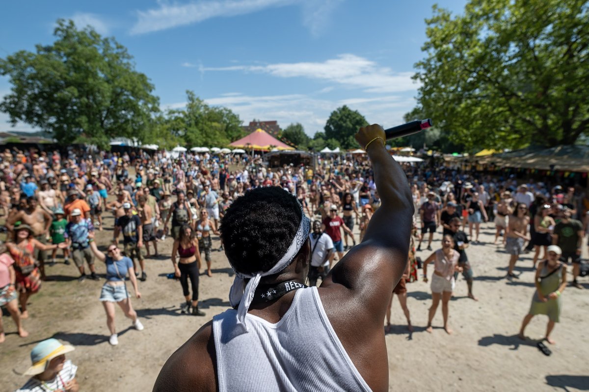 TherealSalatiel's tweet photo. Reeds Festival 2025 Suisse 🇨🇭 is okay 🎸🎹 The Groove Academy 💪🏾 Sunday 100% live performance 🎼

#Salatiel #ReedsFestival2025 #HighManGeneral #TheGrooveAcademy #MyMusicLive #MeetMeOnStage #SwissVibes #HypedForThis #FinePikin https://t.co/YgP5Sz0wKn