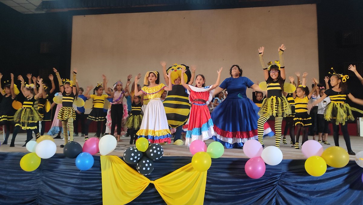 #colmenita🐝 
La Colmenita Corazón Gigante de #Manzanillo  ya tiene sede propia para sus presentaciones, ensayos y peñas.
Con el espectáculo Colmeneando en verano quedó inaugurado el Cine Popular como la sede de este proyecto infantil.
¡Felicidades!