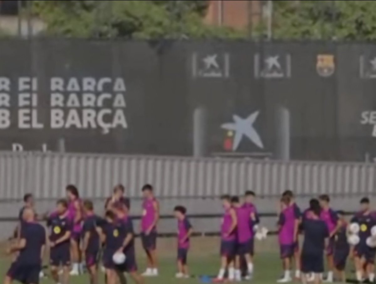 Guys ,who is this short guy in Barca training session? 😭😭