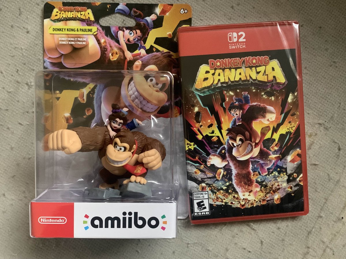 _MemorySugar_'s tweet image. Went to gamestop to get my amiibo. Turns out the gal from a different gamestop didn't put it into the system that I got DK Bananza before already so legally there was no proof that I got it. I basically got another copy for free and Im gonna ship it to @cottage_fr0g