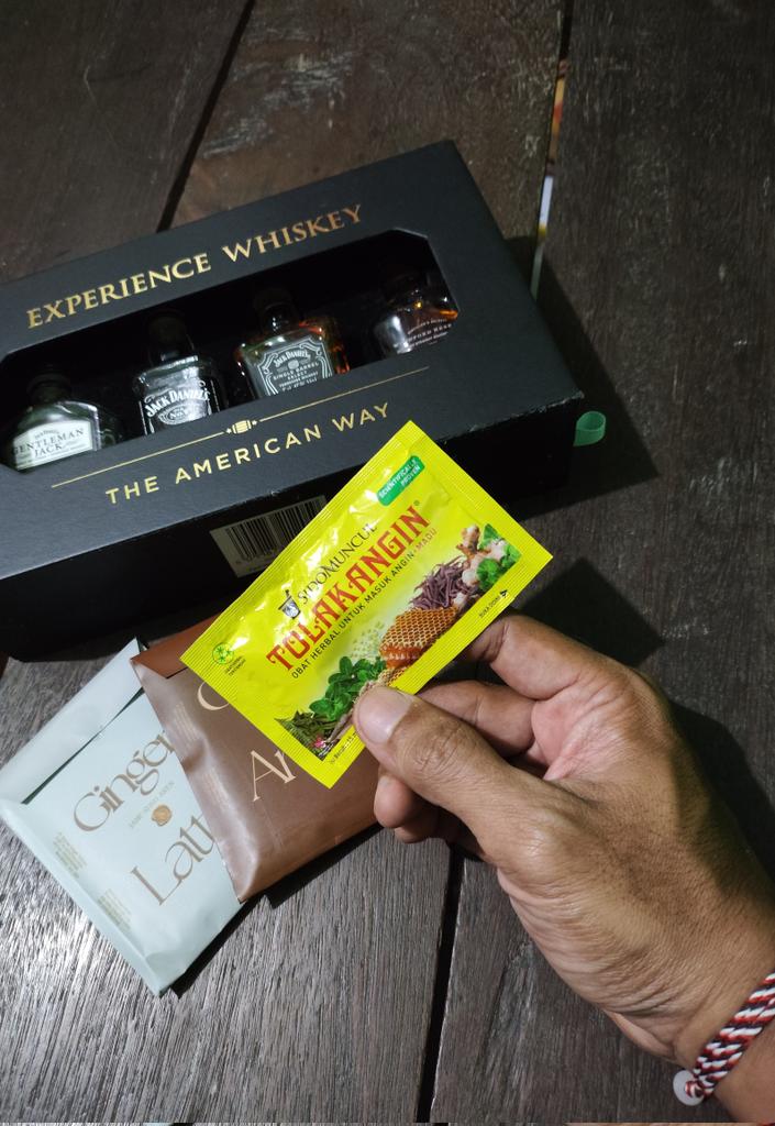 Maka Tuhan menciptakan meriang untuk umatNya, agar mereka bisa bersantai dan berintropeksi diri.