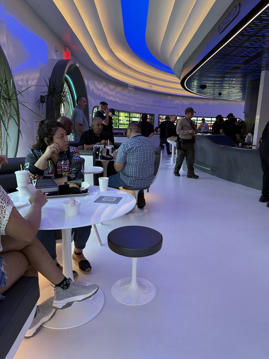 mgruff's tweet image. ⁦@elonmusk⁩ ⁦@woodhaus2⁩   A great meal yesterday at the Tesla Diner !! A magical diner as only the creative team at Tesla could do