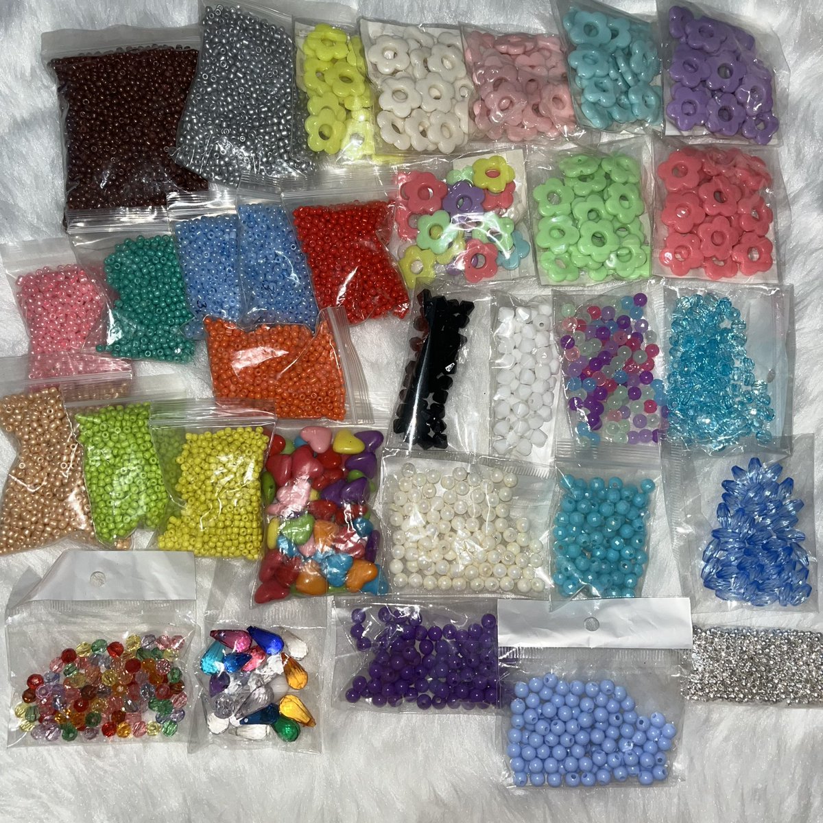 carataine_'s tweet photo. wts lfb help rt

quitting sale thread~

random beads, charms and cords (as is)

take all for 1000 (payo)

dm / comment to claim

📍qc
🧾maya / gcash
📦ggx

🔖 beads charms ph https://t.co/QxWMucFtkT