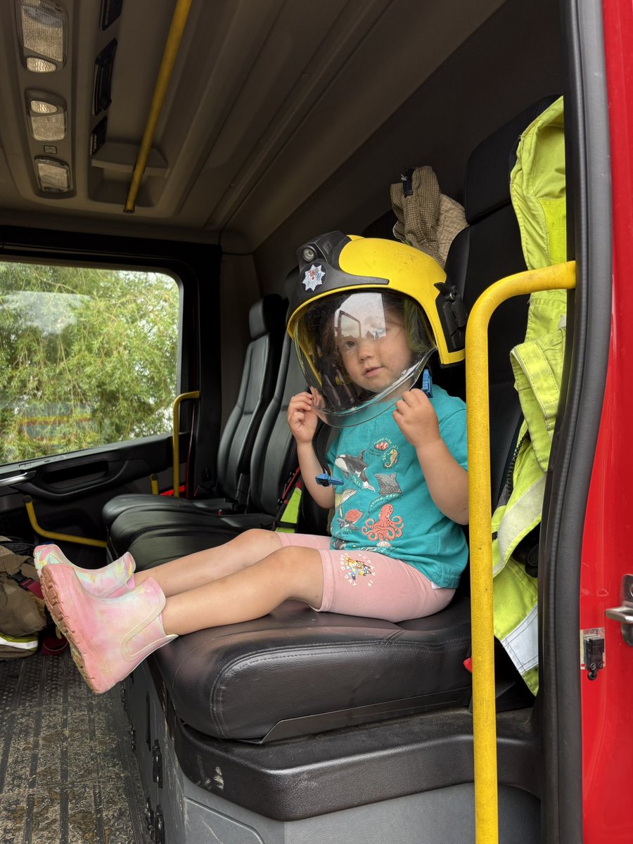 jjgiddens's tweet image. Big thanks to Northamptonshire Fire &amp;amp; Rescue Service for making this 3-year-old’s day! Absolutely loved getting to sit in a real life fire engine! 🚒 ❤️