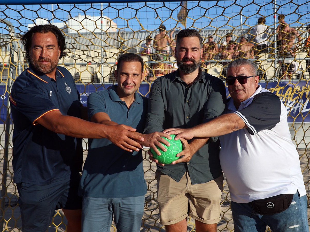Arena Handball Tour (@arenahandballt) on Twitter photo 🏖️ ¡Ahora sí que sí! ‼️ Ponemos punto final a este #Arena1000 en la Playa de la Victoria, y solo podemos decir GRACIAS a todos los que habéis hecho posible esta increíble parada del #ArenaHandballTour
👏🏻 Un agradecimiento especial al <a href="/Cadiz_es/">Ayuntamiento de Cádiz</a>, <a href="/diputacioncadiz/">Diputación de Cádiz</a> y <a href="/FAndaluzaBM/">Federación Andaluza de Balonmano</a> 🏖️ ¡Ahora sí que sí! ‼️ Ponemos punto final a este #Arena1000 en la Playa de la Victoria, y solo podemos decir GRACIAS a todos los que habéis hecho posible esta increíble parada del #ArenaHandballTour
👏🏻 Un agradecimiento especial al <a href="/Cadiz_es/">Ayuntamiento de Cádiz</a>, <a href="/diputacioncadiz/">Diputación de Cádiz</a> y <a href="/FAndaluzaBM/">Federación Andaluza de Balonmano</a>