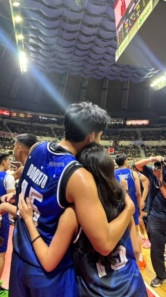 httpdonnyp_'s tweet photo. donny and his own very supportive courtside gf. ᡣ𐭩 •｡ꪆৎ ˚⋅ #donbelle https://t.co/PcVlFfSTg1