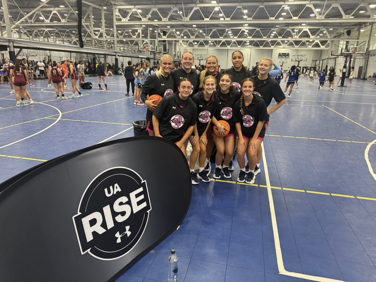 NEAttackRiseSel's tweet image. 17U Rise about to start their final game of the day!
Nothing but smiles so far!
Good luck ladies.
#attack #letitfly