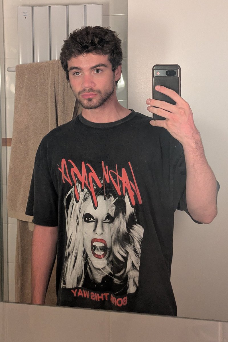 FLORIⱯN tweet media