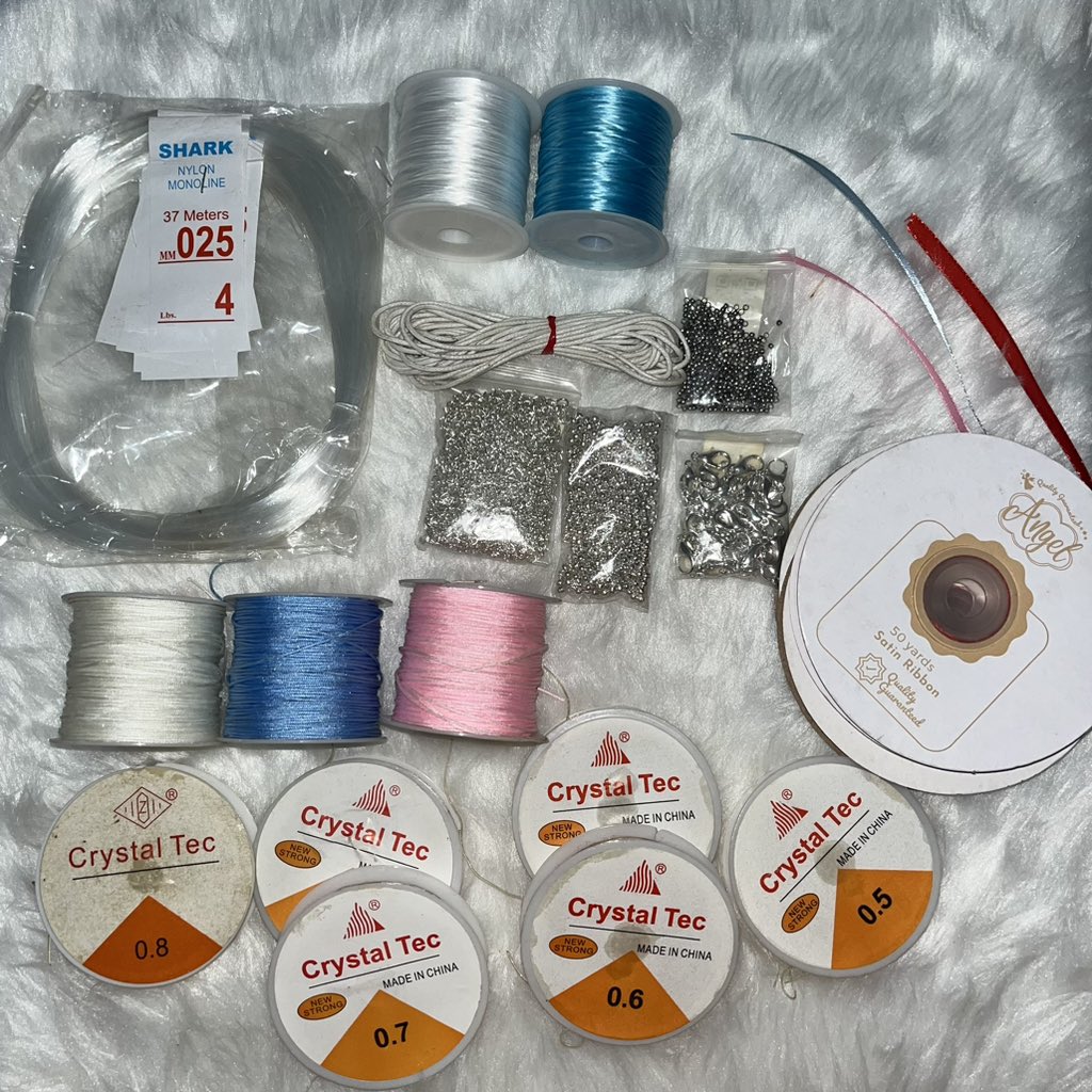 carataine_'s tweet photo. second pack + freebies 

320
white pink blue - cotton nylon cords
pink blue red - ribbons
blue white - stretchable cords
lobster clasp
chains
ball crimps
below cords - stretchable cords https://t.co/OwzvPKUYsX