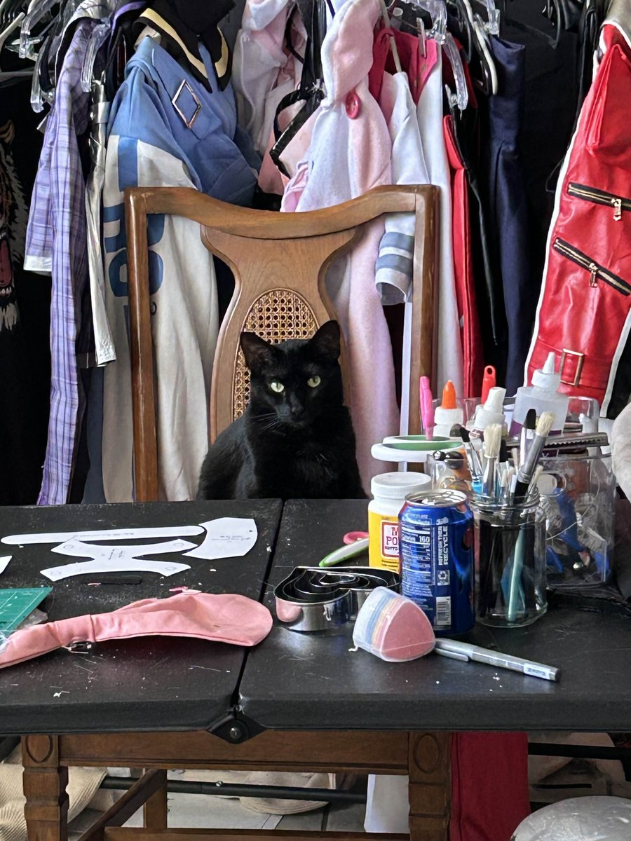 Runabayo's tweet image. Shes working so hard right now
