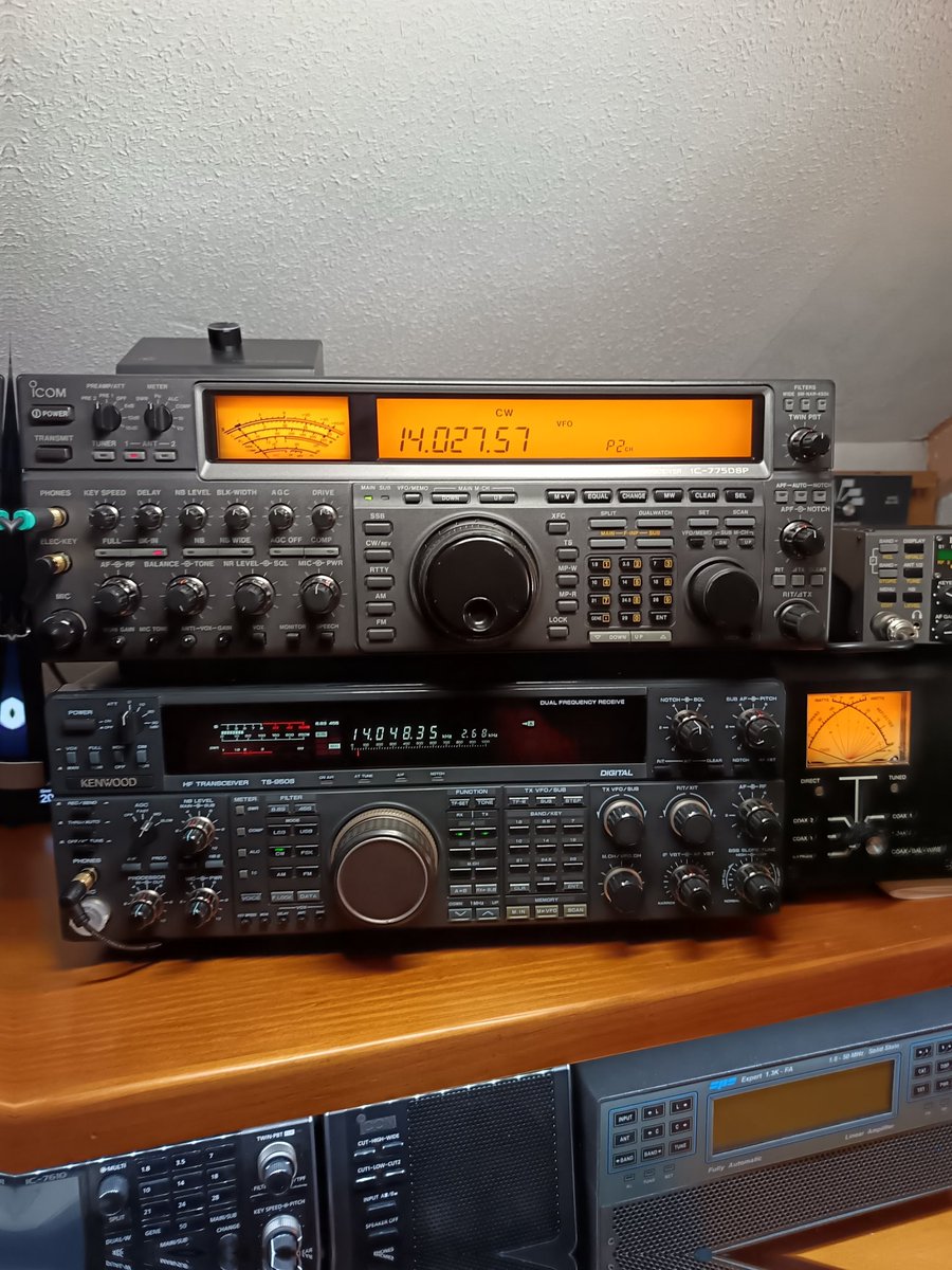 Dos grandes del pasado y del presente,Icom 775dsp-kenwood ts950sd.