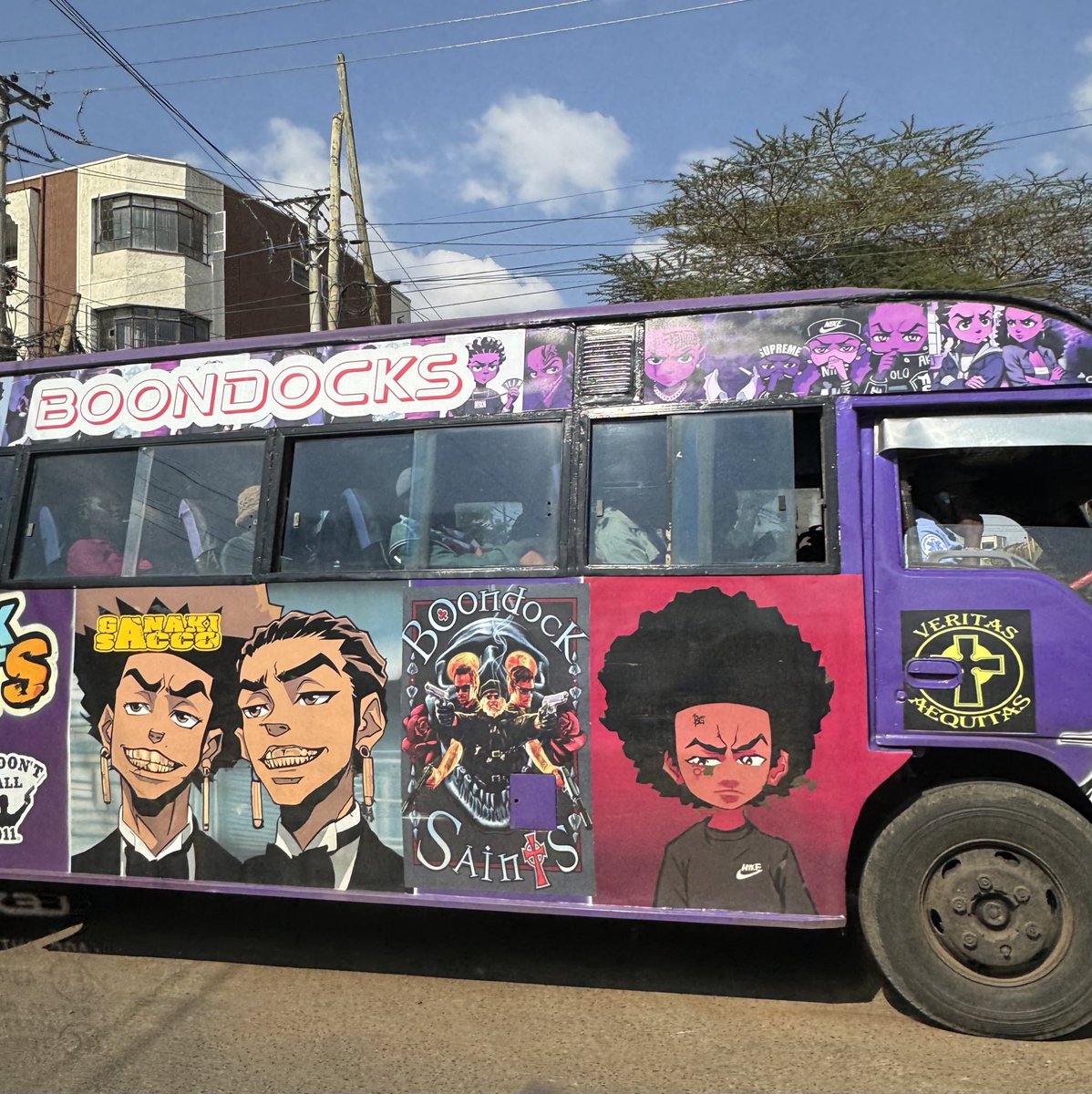 xamdl4's tweet image. I saw the craziest bus the other day