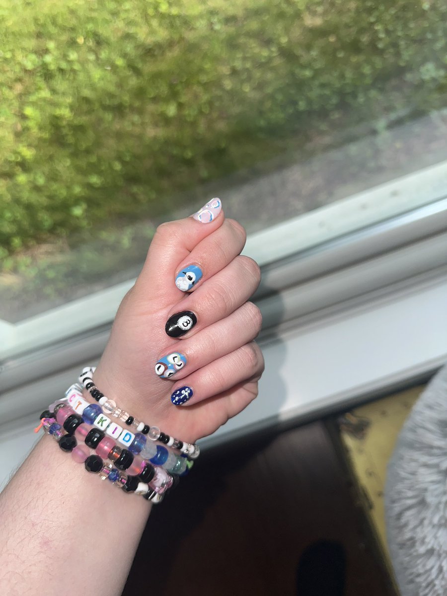 KintsugiKels's tweet image. pictures of the nails btw!!!!! yay!!!!