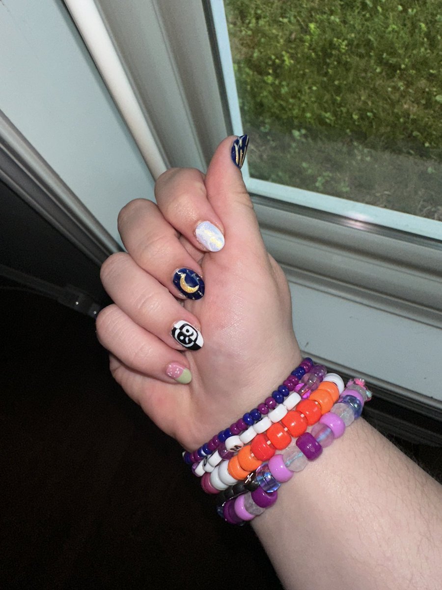 KintsugiKels's tweet image. pictures of the nails btw!!!!! yay!!!!